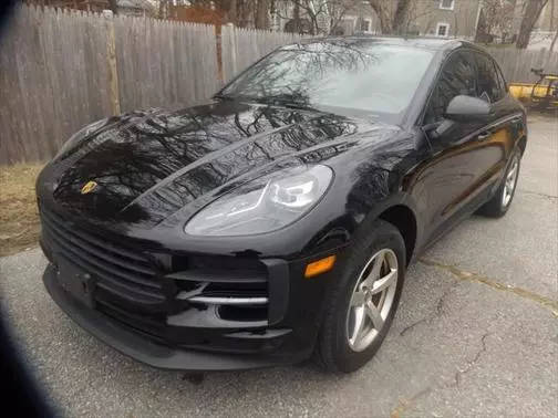 2021 Porsche Macan  AWD photo