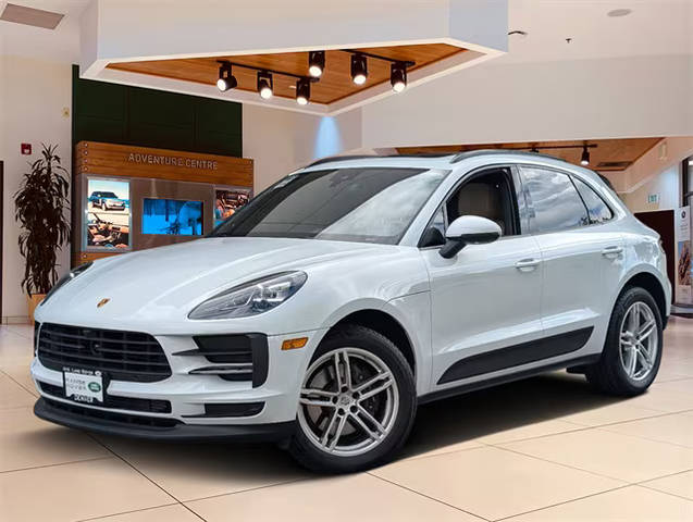 2021 Porsche Macan  AWD photo