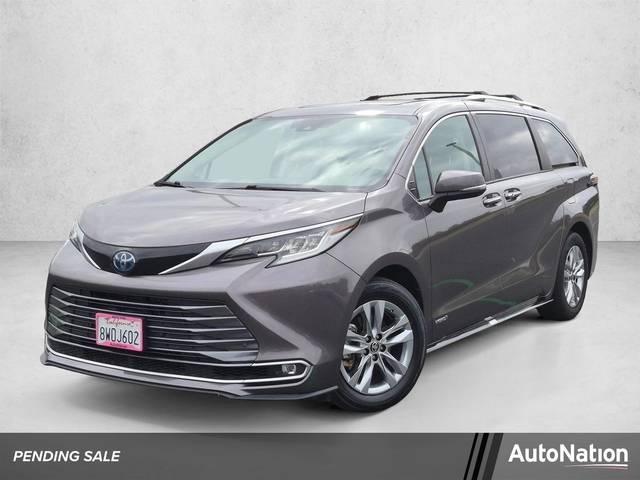 2021 Toyota Sienna Limited FWD photo