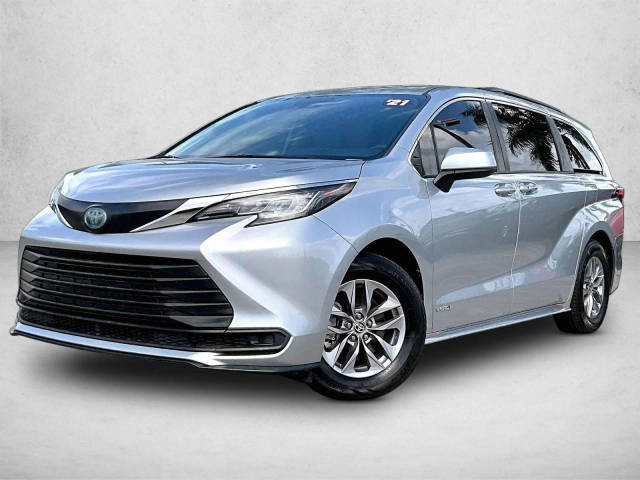 2021 Toyota Sienna LE FWD photo