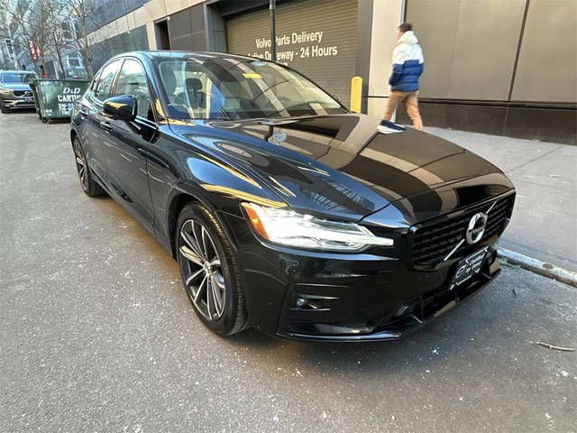 2021 Volvo S60 Momentum AWD photo