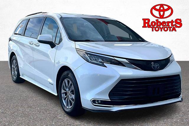 2021 Toyota Sienna XLE FWD photo