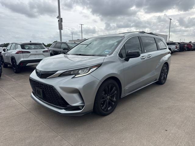 2021 Toyota Sienna XSE FWD photo