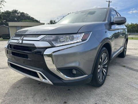2020 Mitsubishi Outlander SE FWD photo