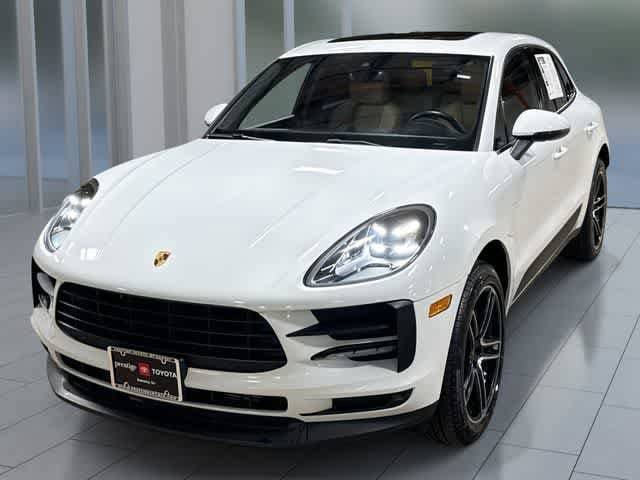 2021 Porsche Macan  AWD photo