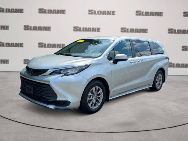 2021 Toyota Sienna LE FWD photo