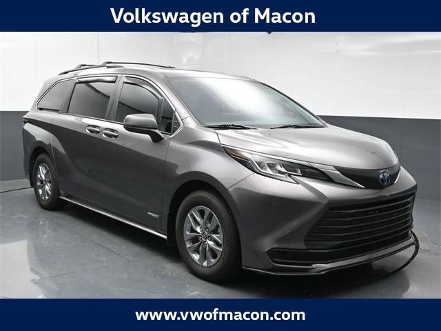 2021 Toyota Sienna LE AWD photo