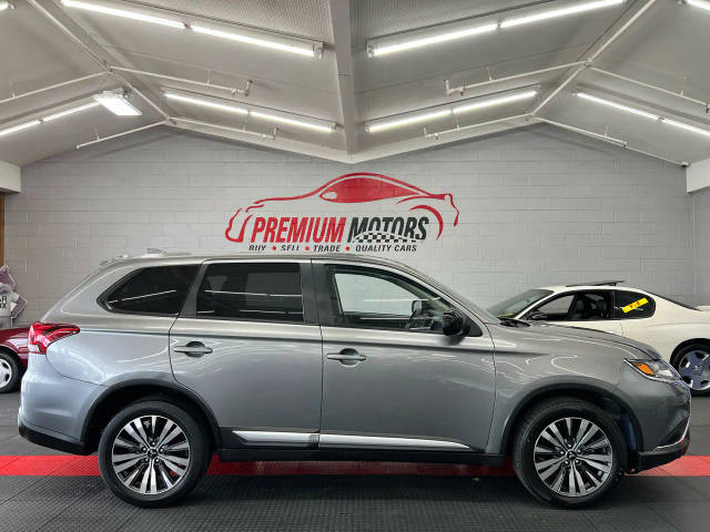 2020 Mitsubishi Outlander ES FWD photo