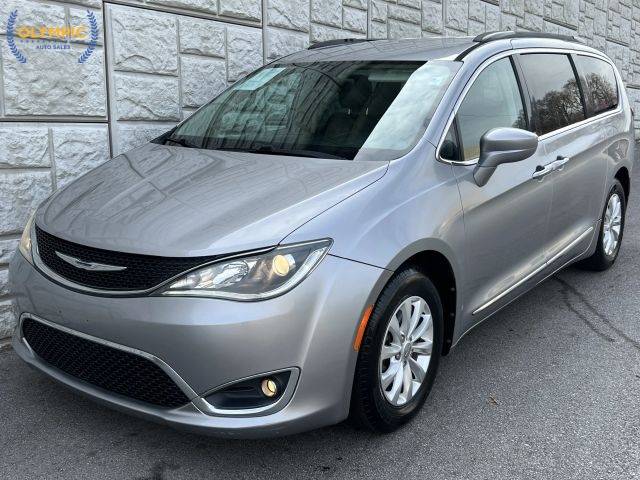 2017 Chrysler Pacifica Minivan Touring-L FWD photo