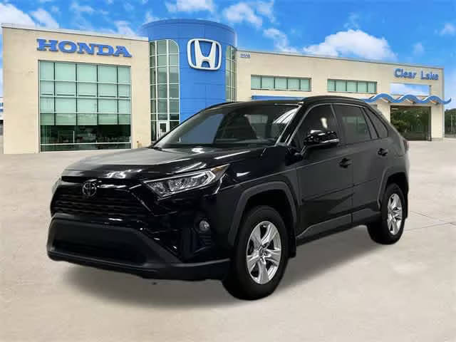 2021 Toyota RAV4 XLE FWD photo