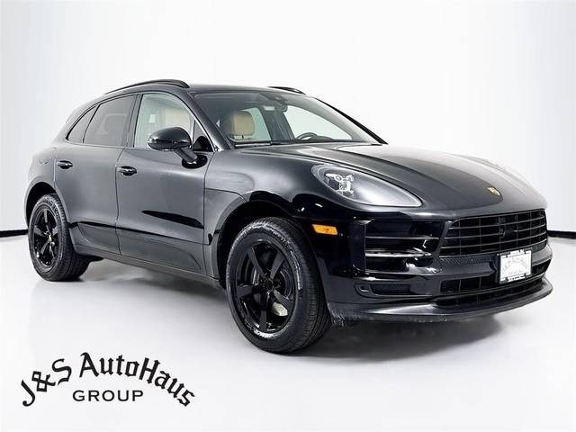 2021 Porsche Macan  AWD photo