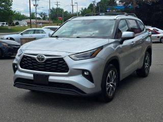2021 Toyota Highlander XLE AWD photo