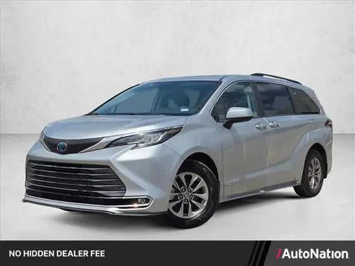 2021 Toyota Sienna XLE FWD photo