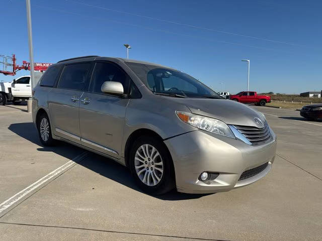 2015 Toyota Sienna XLE FWD photo