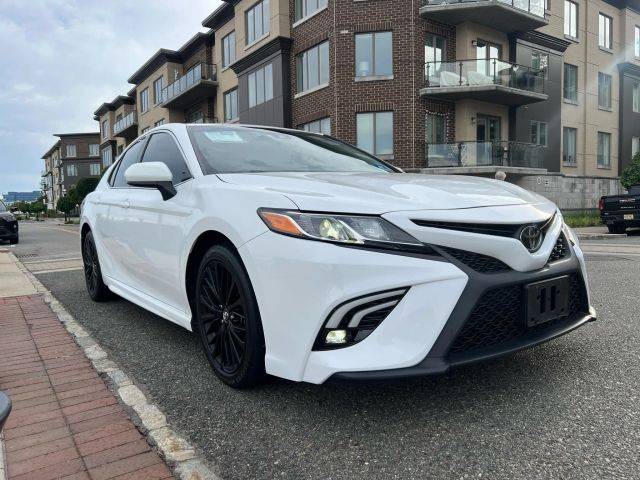 2020 Toyota Camry SE FWD photo