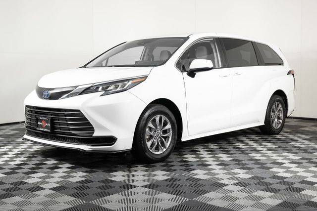 2021 Toyota Sienna LE FWD photo