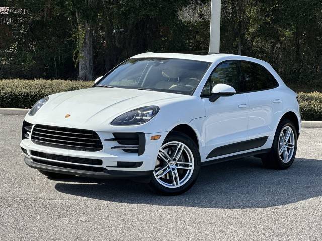 2021 Porsche Macan  AWD photo