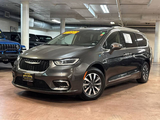 2021 Chrysler Pacifica Minivan Hybrid Limited FWD photo