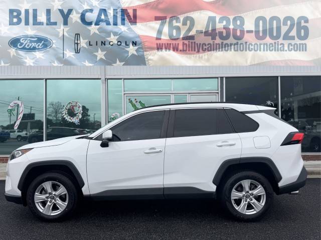 2020 Toyota RAV4 XLE FWD photo