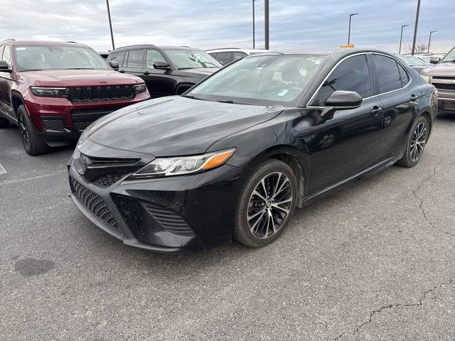 2020 Toyota Camry SE FWD photo