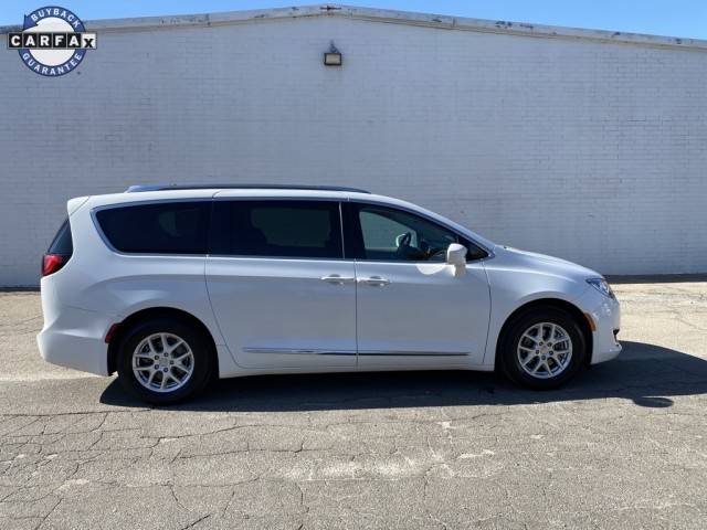 2020 Chrysler Pacifica Minivan Touring L FWD photo