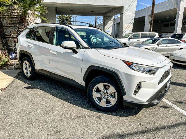 2021 Toyota RAV4 XLE FWD photo
