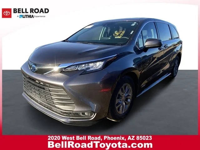 2021 Toyota Sienna LE FWD photo