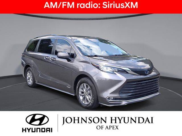 2021 Toyota Sienna XLE FWD photo