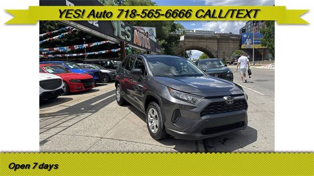 2021 Toyota RAV4 LE FWD photo