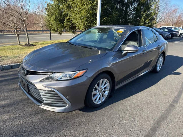 2021 Toyota Camry LE FWD photo