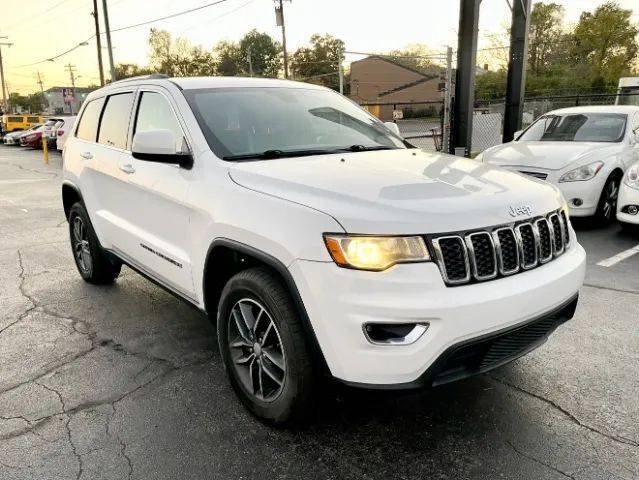 2018 Jeep Grand Cherokee Laredo E 4WD photo