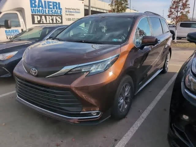 2021 Toyota Sienna XLE FWD photo