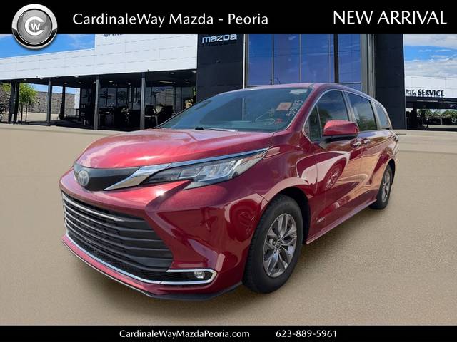 2021 Toyota Sienna XLE FWD photo