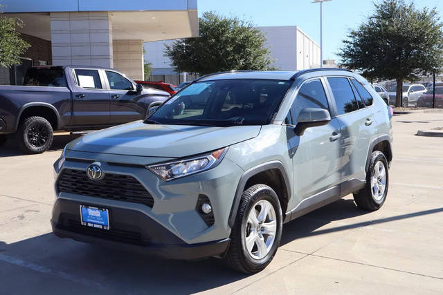 2021 Toyota RAV4 XLE FWD photo