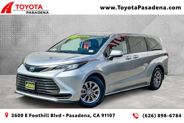2021 Toyota Sienna LE FWD photo