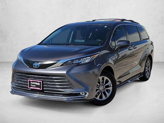 2021 Toyota Sienna XLE FWD photo