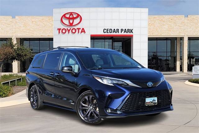 2021 Toyota Sienna XSE FWD photo