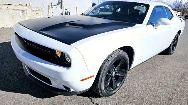 2018 Dodge Challenger SXT Plus RWD photo