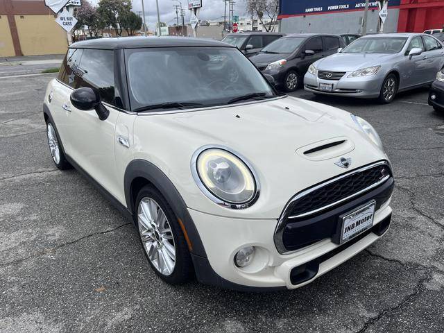 2015 MINI Hardtop 2 Door S FWD photo