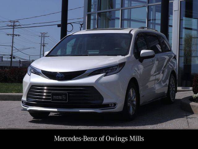 2021 Toyota Sienna Limited FWD photo