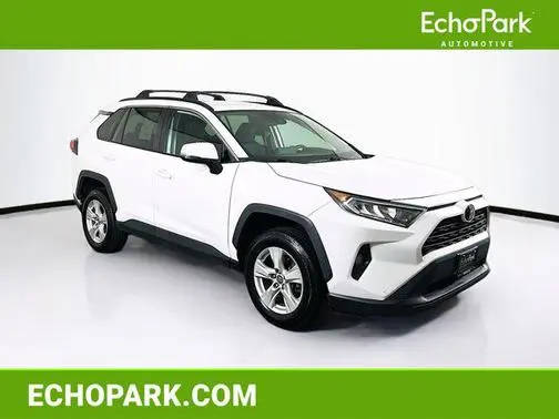 2020 Toyota RAV4 XLE FWD photo