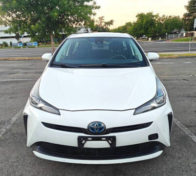 2019 Toyota Prius LE FWD photo