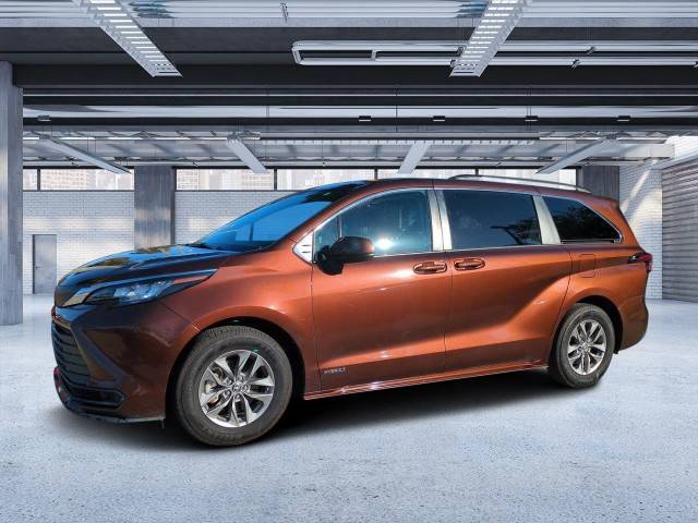 2021 Toyota Sienna LE FWD photo