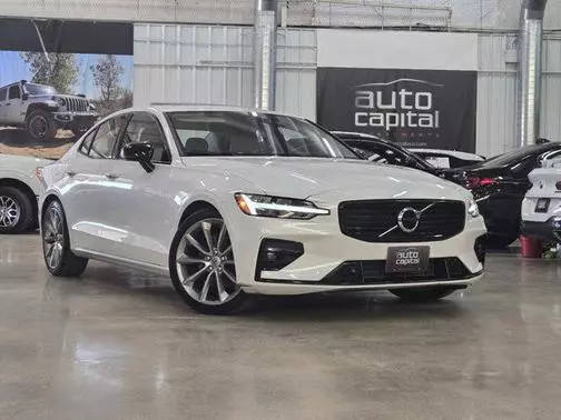 2021 Volvo S60 Momentum AWD photo