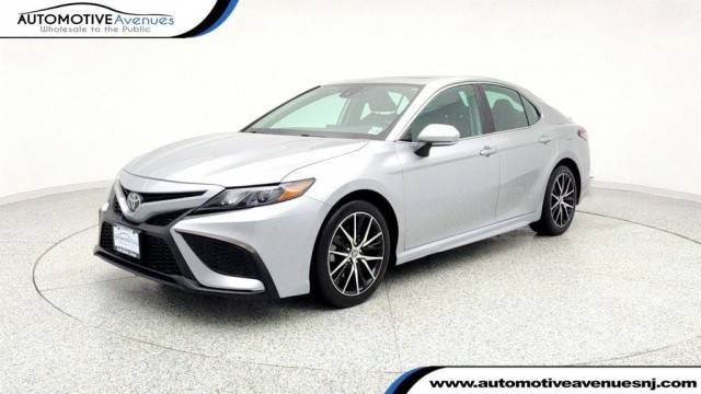 2021 Toyota Camry SE FWD photo