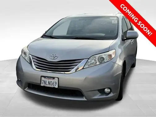 2015 Toyota Sienna XLE FWD photo