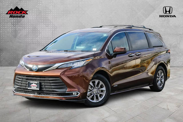 2021 Toyota Sienna XLE FWD photo