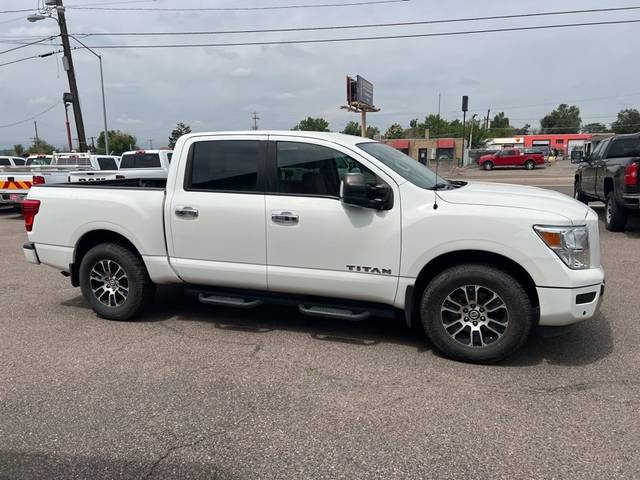 2021 Nissan Titan SV 4WD photo