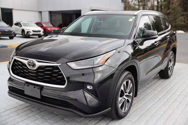 2021 Toyota Highlander XLE AWD photo