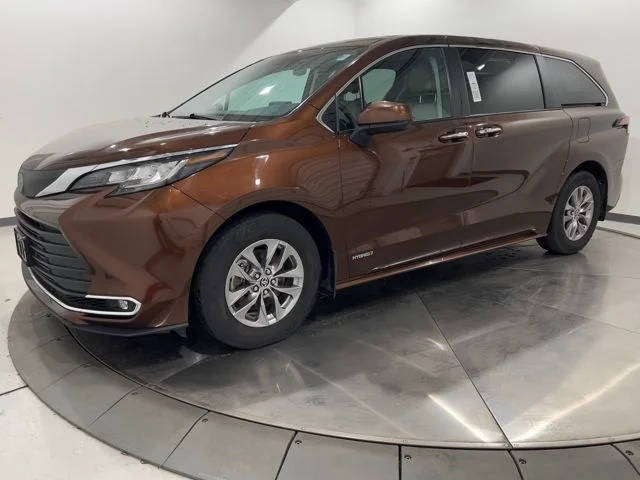 2021 Toyota Sienna XLE AWD photo